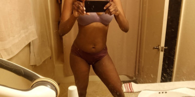 Hott choclate masseuse does good rubdowns!