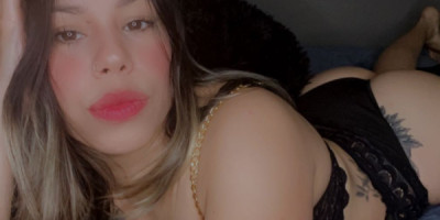 Chica latina ardiente bonita educada y complaciente