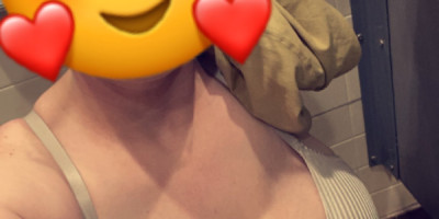 Come relax with a fun sexy erotic snowbunny