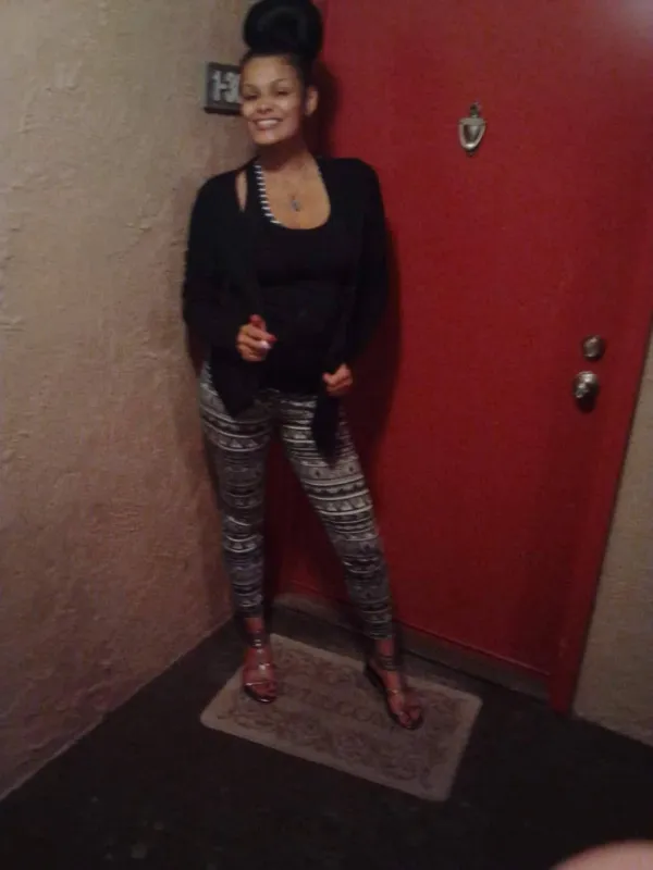 Elle Avatar Bg