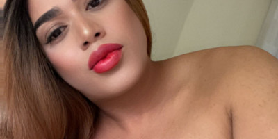 Chica trans atractiva complaciente secilla amable super alegre