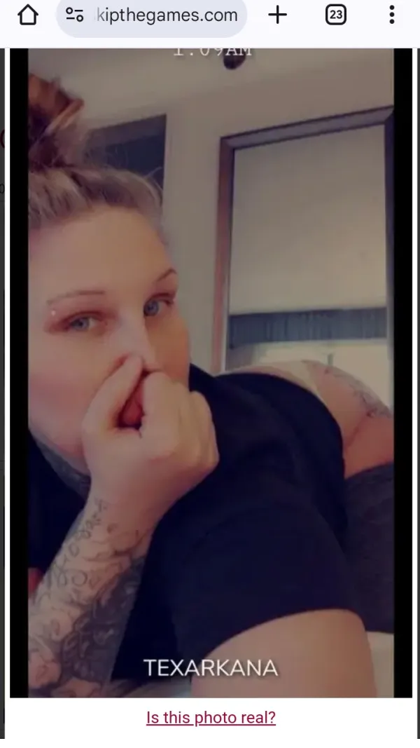 LuxxMonroe Avatar Bg