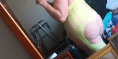 Purple passion loves cock call this thick ass snow bunny for some private fun