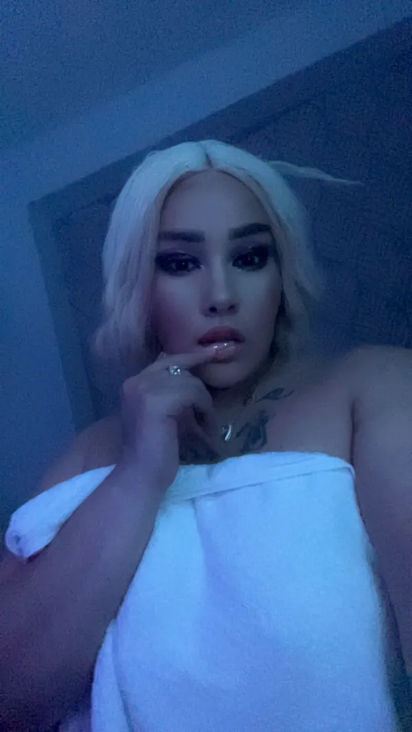 LAVISH LEXY Avatar Bg
