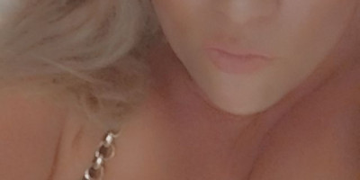 Do you like a woman who has Curves? I am a woman with those sexy woman's curves.