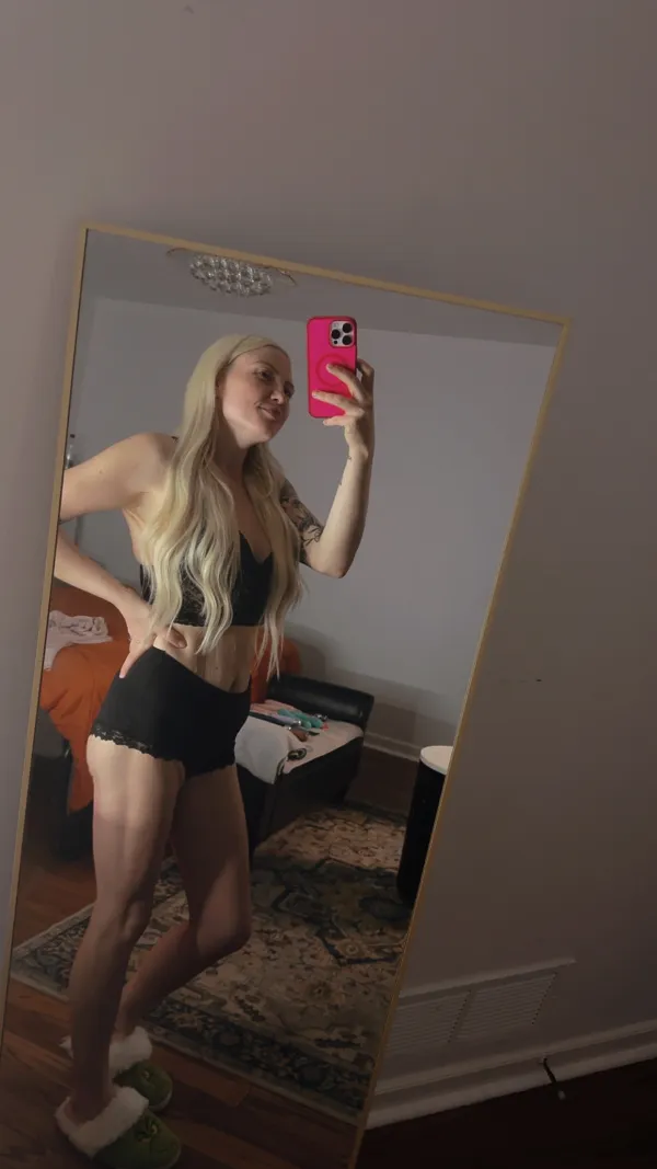 Brooke Priser Avatar Bg