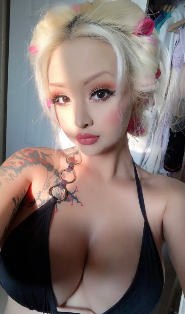 Zuzu Huang Avatar Bg