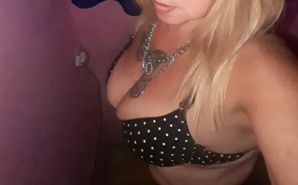 Karina Avatar Bg