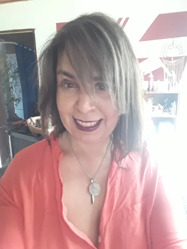 Daniela Avatar Bg