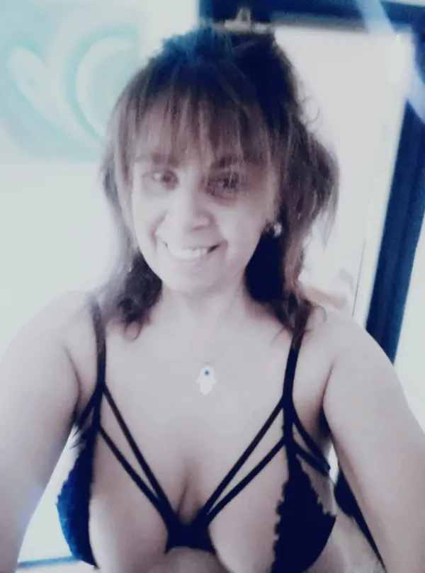 Daniela Avatar Bg