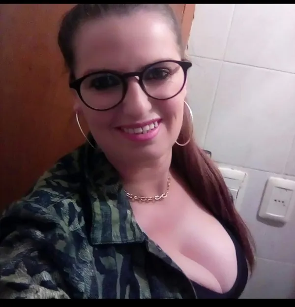 Rubí Avatar Bg