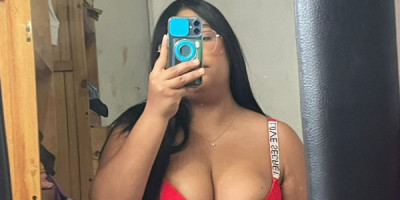 Chiquita gordita juguetona y súper sexy dispuesta a tragármela toda