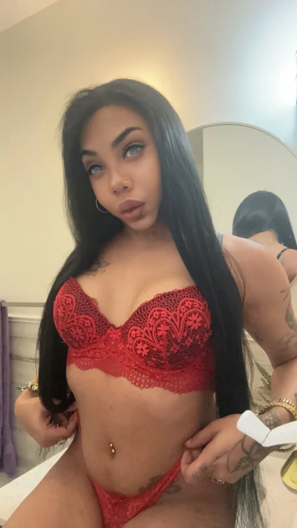 Claudia Cubanita Avatar Bg