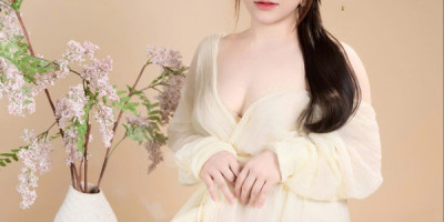 Come to me. I'm a sexy charming girl here.